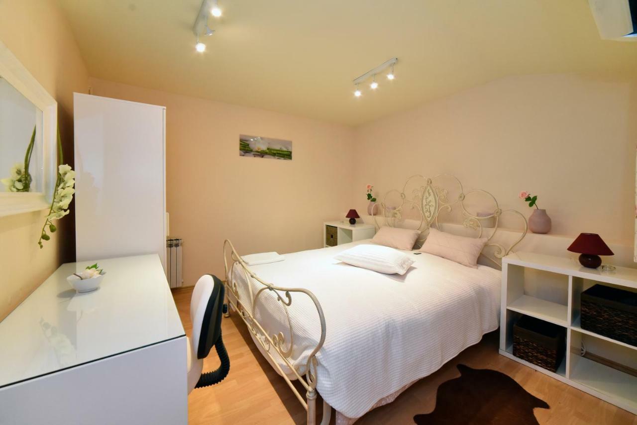 Ban Jelacic Apartment 자그레브 외부 사진