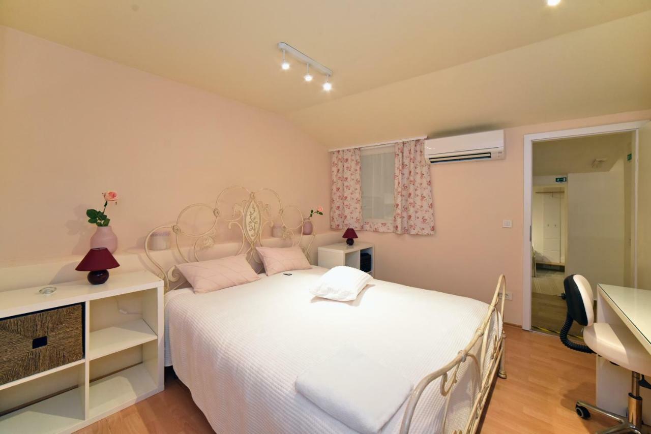 Ban Jelacic Apartment 자그레브 외부 사진